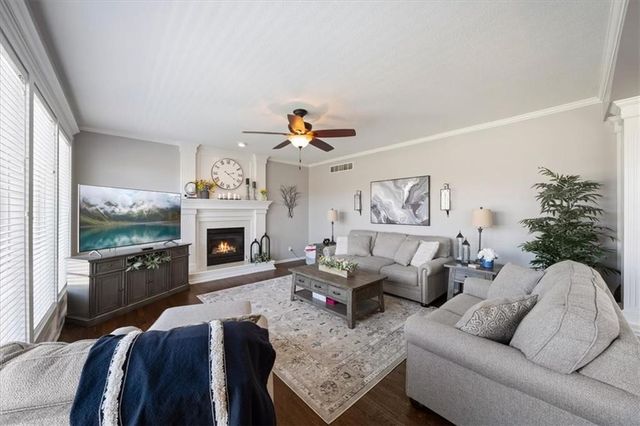 5924 NE Parks View Place, Lee's Summit, MO 64064