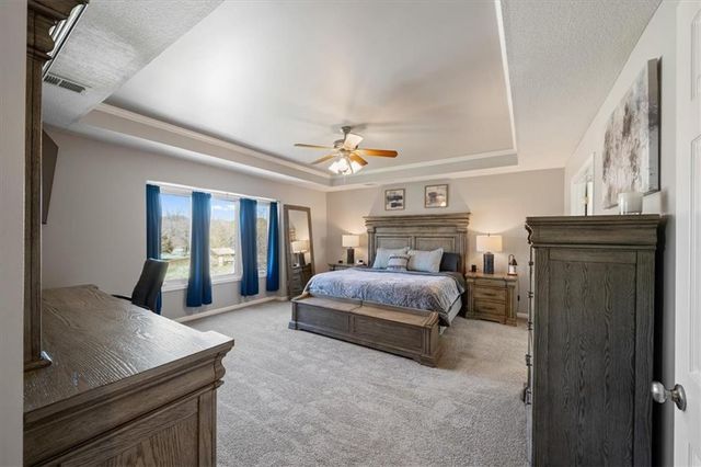 5924 NE Parks View Place, Lee's Summit, MO 64064