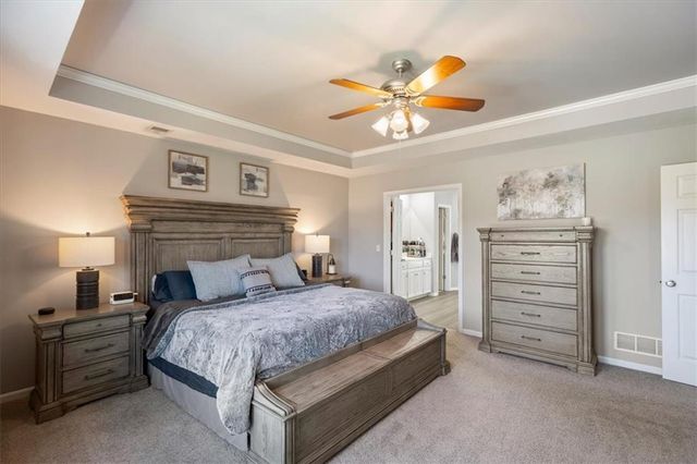 5924 NE Parks View Place, Lee's Summit, MO 64064