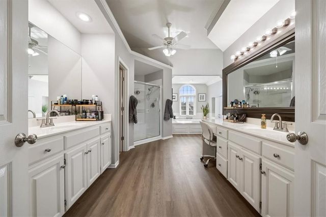 5924 NE Parks View Place, Lee's Summit, MO 64064