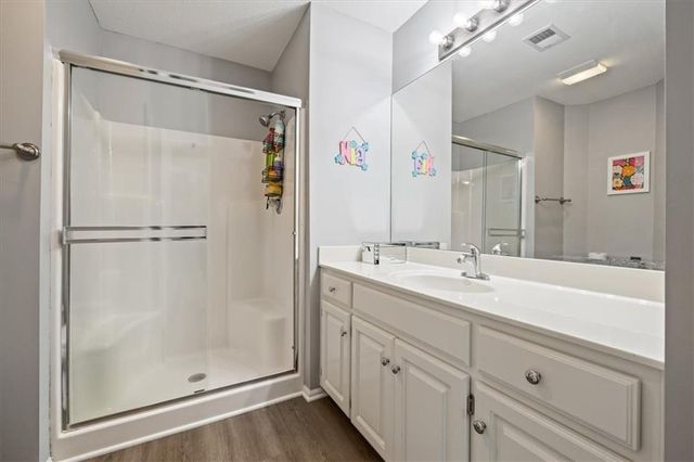 5924 NE Parks View Place, Lee's Summit, MO 64064