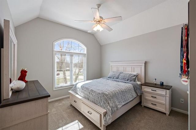 5924 NE Parks View Place, Lee's Summit, MO 64064