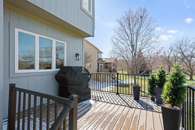 5924 NE Parks View Place, Lee's Summit, MO 64064