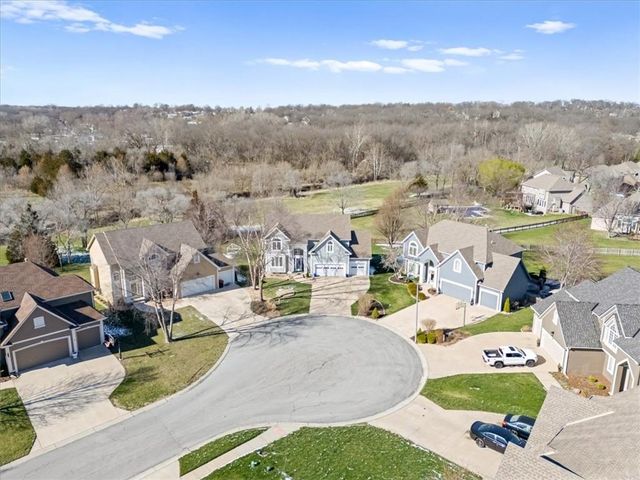 5924 NE Parks View Place, Lee's Summit, MO 64064