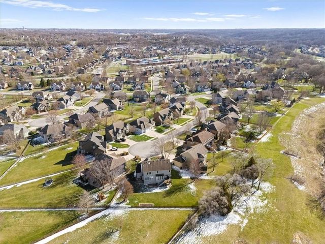 5924 NE Parks View Place, Lee's Summit, MO 64064
