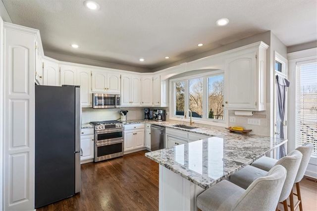 5924 NE Parks View Place, Lee's Summit, MO 64064