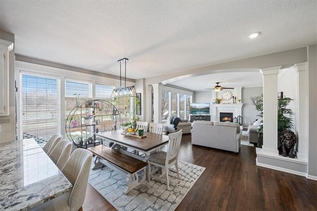 5924 NE Parks View Place, Lee's Summit, MO 64064