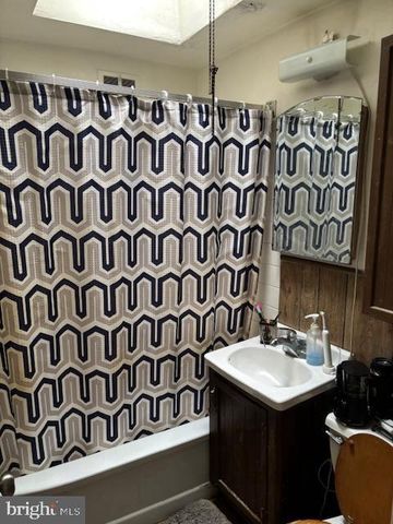 104 RHODES AVE, Collingdale, PA 19023