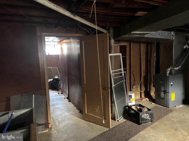 104 RHODES AVE, Collingdale, PA 19023