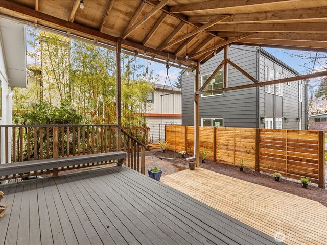 8117 17th Avenue SW, Seattle, WA 98106