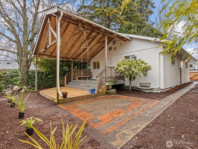 8117 17th Avenue SW, Seattle, WA 98106