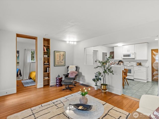 8117 17th Avenue SW, Seattle, WA 98106