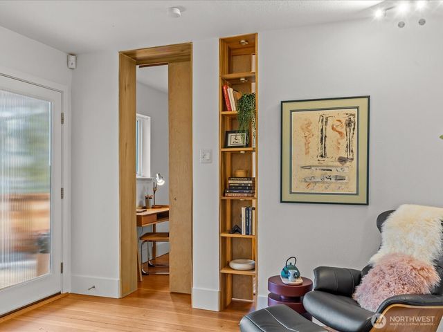 8117 17th Avenue SW, Seattle, WA 98106