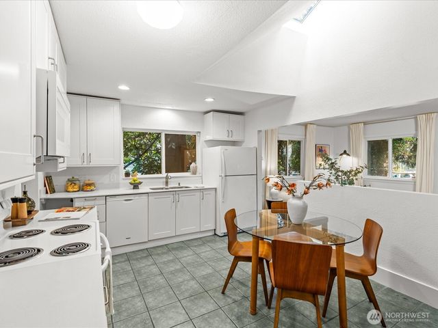 8117 17th Avenue SW, Seattle, WA 98106