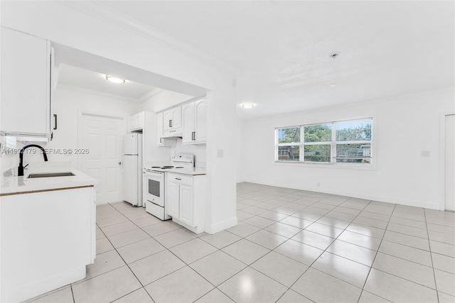 1930 NW 184th St, Miami Gardens, FL 33056