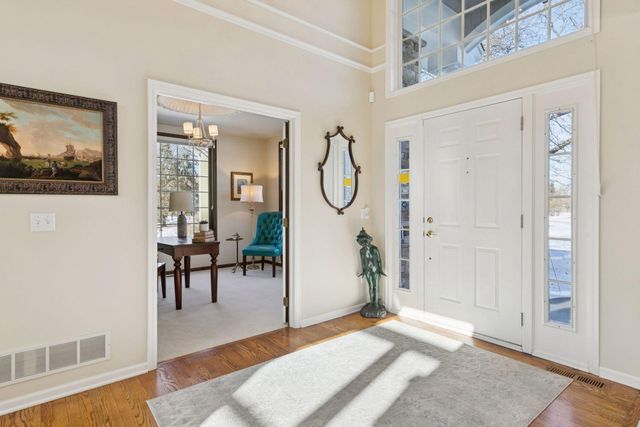 2717 Edgewater Bay, Woodbury, MN 55125