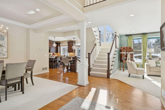 2717 Edgewater Bay, Woodbury, MN 55125