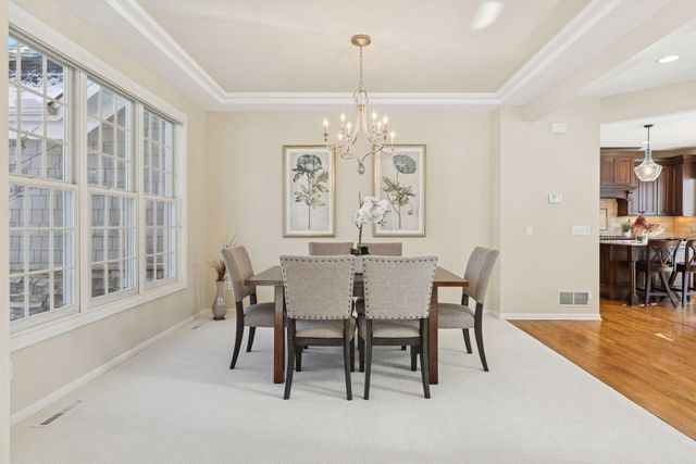 2717 Edgewater Bay, Woodbury, MN 55125