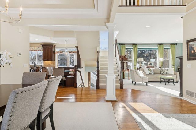 2717 Edgewater Bay, Woodbury, MN 55125