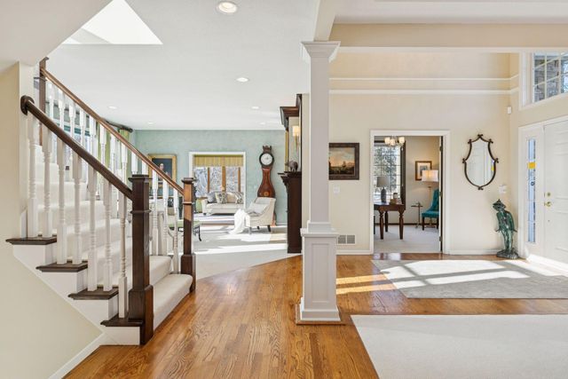 2717 Edgewater Bay, Woodbury, MN 55125