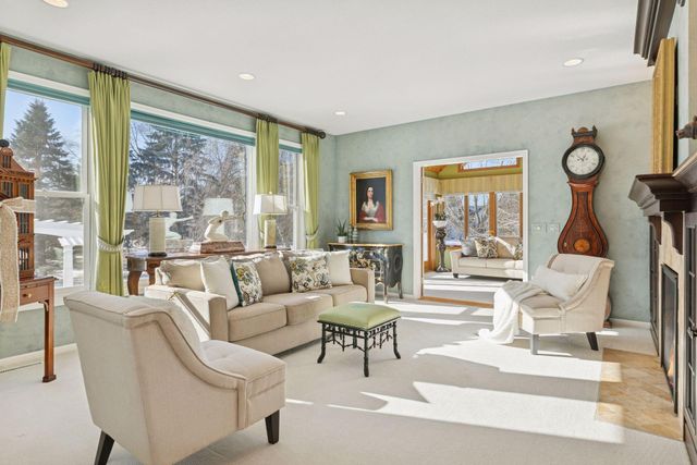 2717 Edgewater Bay, Woodbury, MN 55125