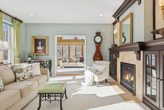 2717 Edgewater Bay, Woodbury, MN 55125