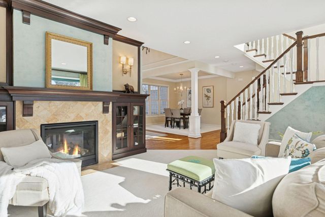 2717 Edgewater Bay, Woodbury, MN 55125