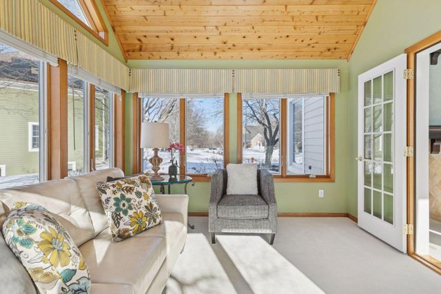 2717 Edgewater Bay, Woodbury, MN 55125