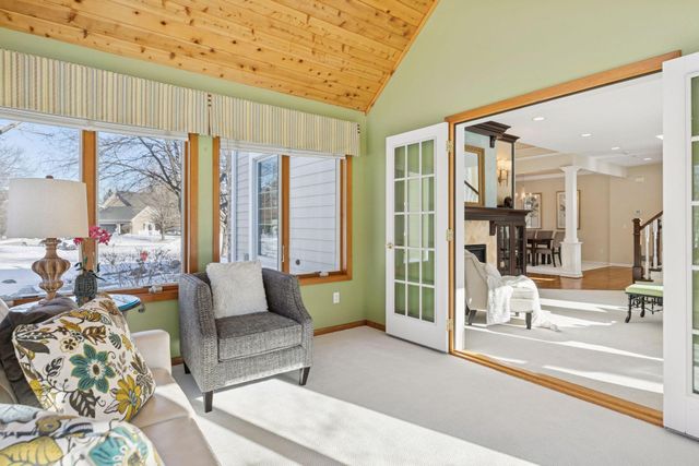 2717 Edgewater Bay, Woodbury, MN 55125