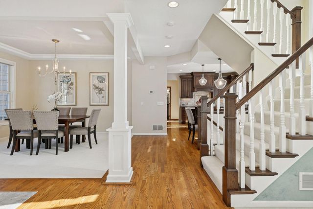 2717 Edgewater Bay, Woodbury, MN 55125