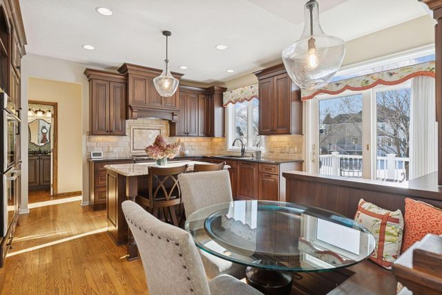 2717 Edgewater Bay, Woodbury, MN 55125