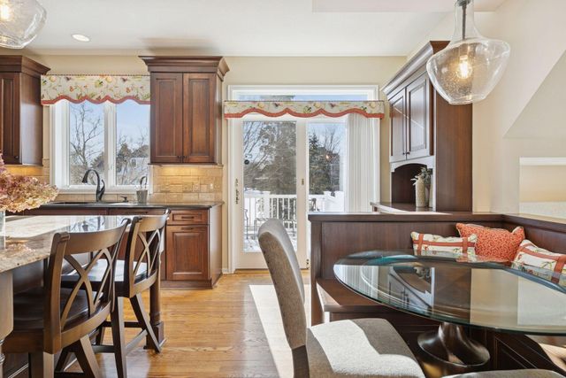 2717 Edgewater Bay, Woodbury, MN 55125