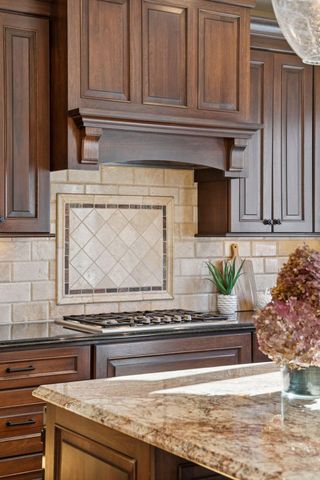 2717 Edgewater Bay, Woodbury, MN 55125