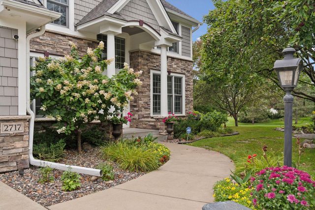 2717 Edgewater Bay, Woodbury, MN 55125