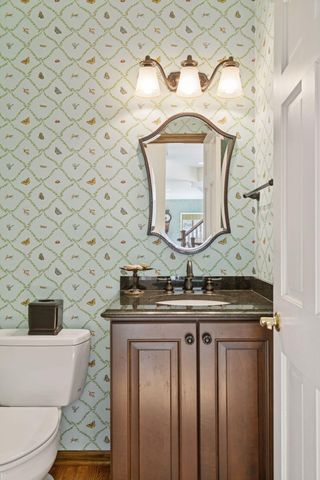 2717 Edgewater Bay, Woodbury, MN 55125