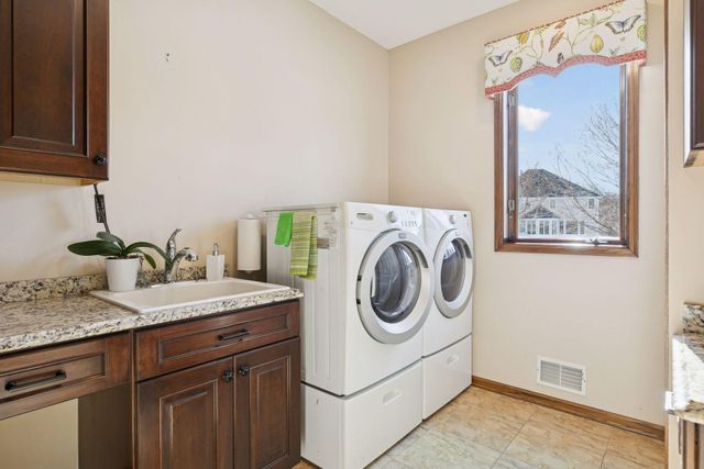 2717 Edgewater Bay, Woodbury, MN 55125