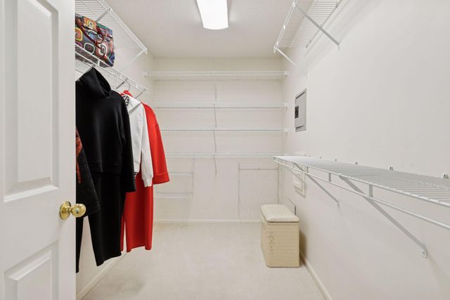 2717 Edgewater Bay, Woodbury, MN 55125