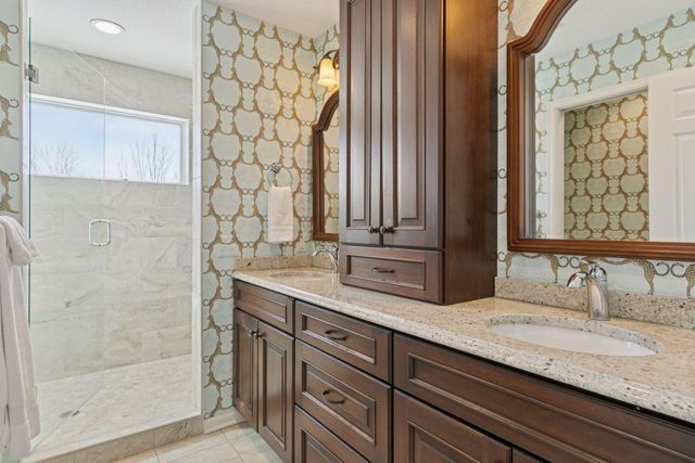 2717 Edgewater Bay, Woodbury, MN 55125