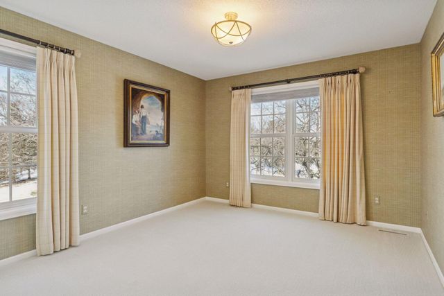 2717 Edgewater Bay, Woodbury, MN 55125