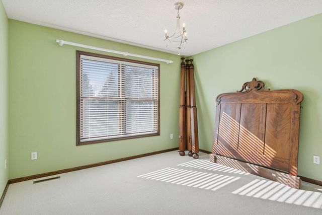 2717 Edgewater Bay, Woodbury, MN 55125