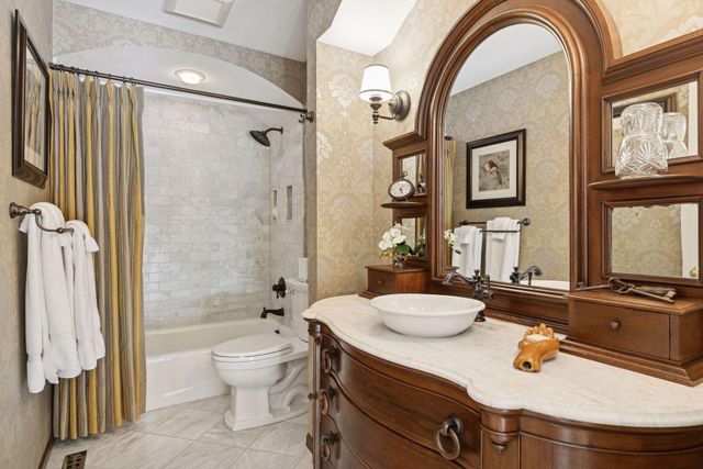 2717 Edgewater Bay, Woodbury, MN 55125