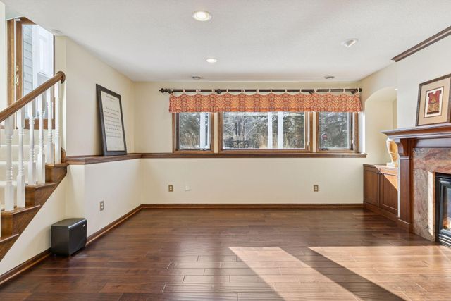 2717 Edgewater Bay, Woodbury, MN 55125