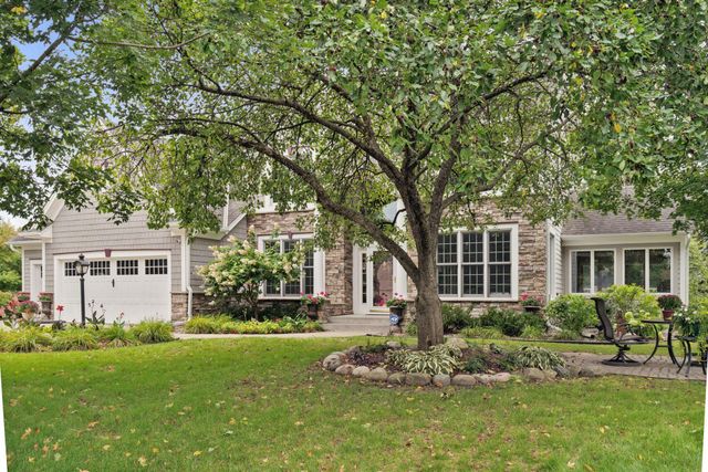 2717 Edgewater Bay, Woodbury, MN 55125