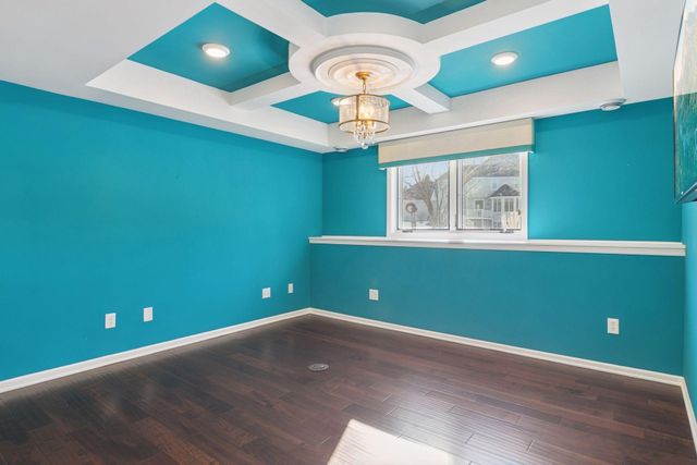 2717 Edgewater Bay, Woodbury, MN 55125