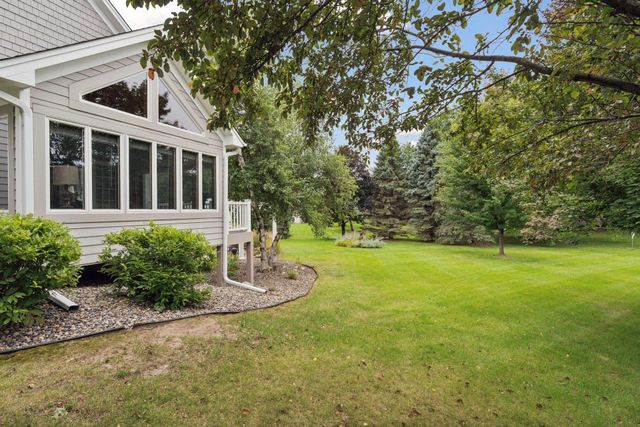 2717 Edgewater Bay, Woodbury, MN 55125
