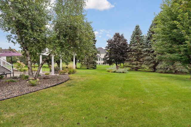 2717 Edgewater Bay, Woodbury, MN 55125