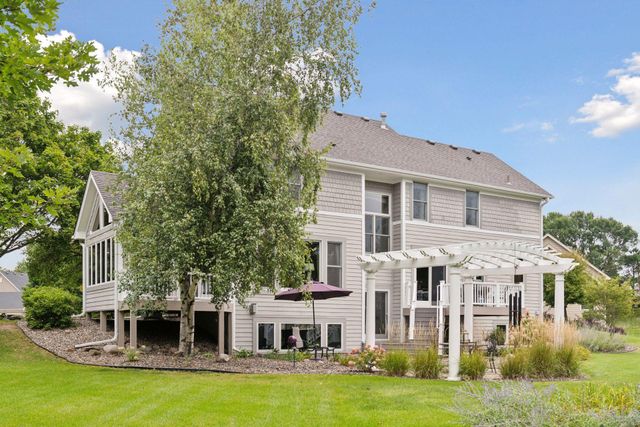 2717 Edgewater Bay, Woodbury, MN 55125