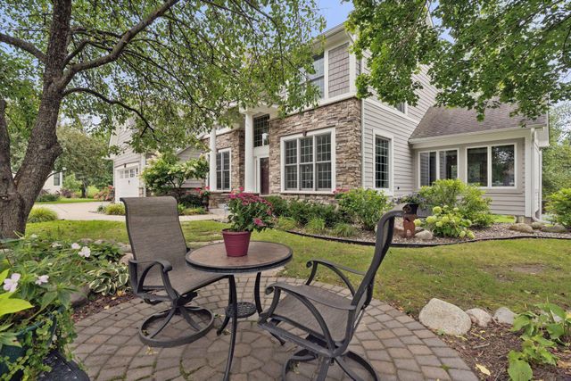 2717 Edgewater Bay, Woodbury, MN 55125