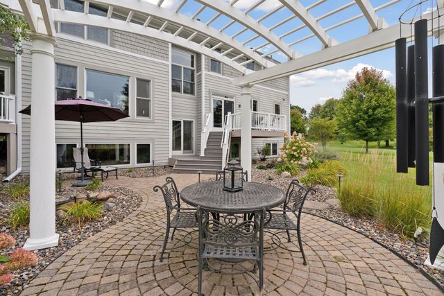 2717 Edgewater Bay, Woodbury, MN 55125