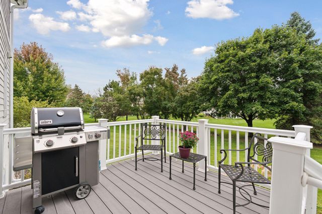 2717 Edgewater Bay, Woodbury, MN 55125